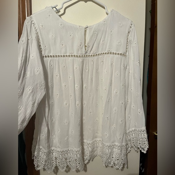 Daniel Rainn Crochet Top - Picture 4 of 6